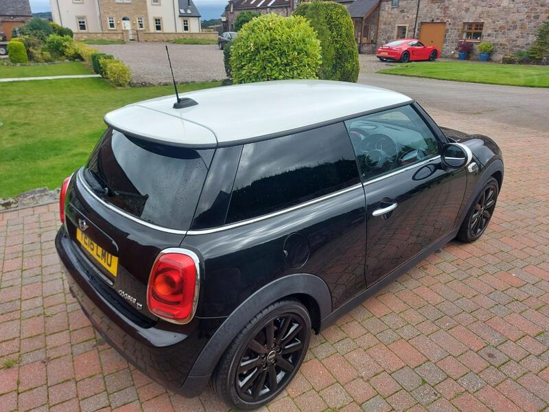 MINI HATCH