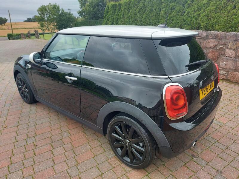 MINI HATCH